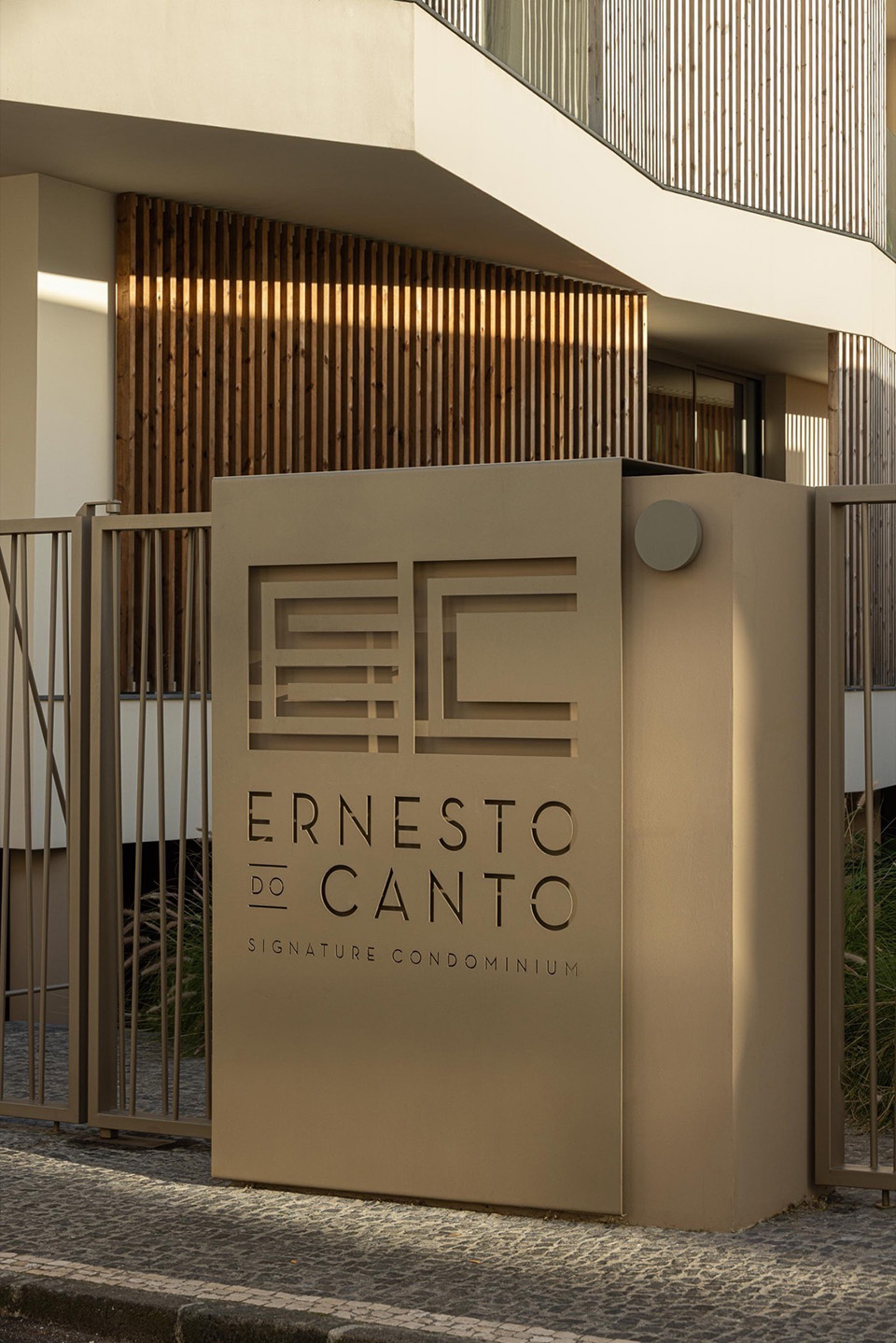 ERNESTO DO CANTO住宅区丨葡萄牙蓬塔德尔加达丨BOX arquitectos-187