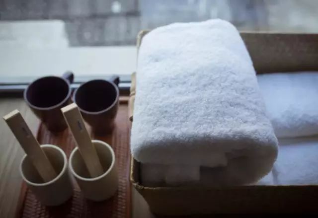 一家3口逃离都市，包下30亩地爆改老房子，有人开车2小时只为在这睡一觉-96