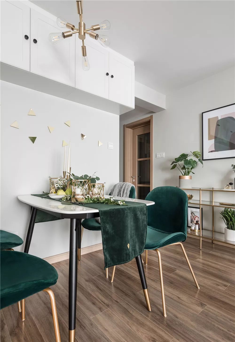 90 后女生 70㎡北欧轻奢小窝,墨绿++ 黄铜演绎精致生活-33