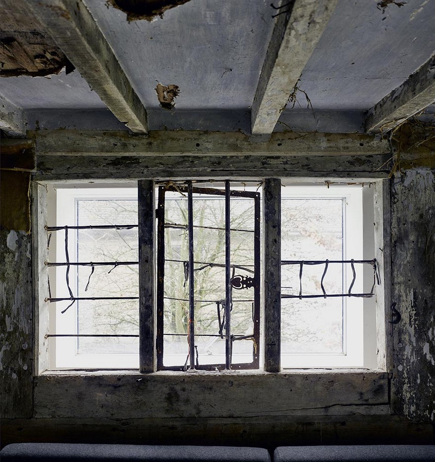 The Remains of an XVII Century Cottage Encapsulated in a Modern Home-15