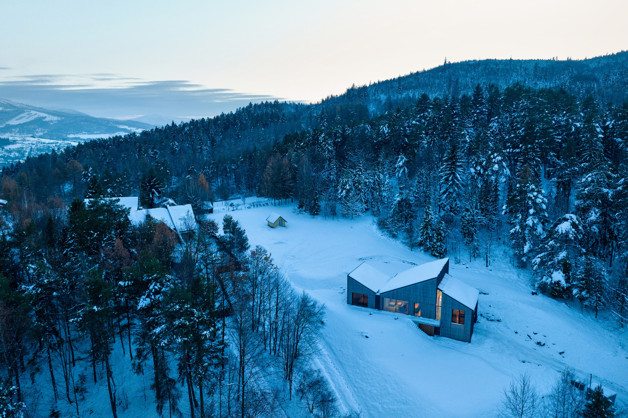 贝斯基德山区的房子丨波兰丨RS+ Robert Skitek-37