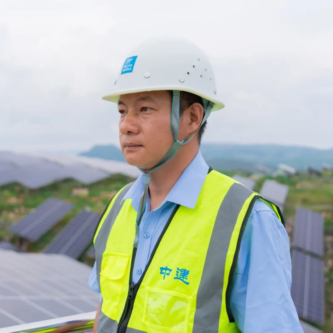 如何在平均坡度超40度的峭壁上建光伏电站？｜争做文明有礼中建人-25