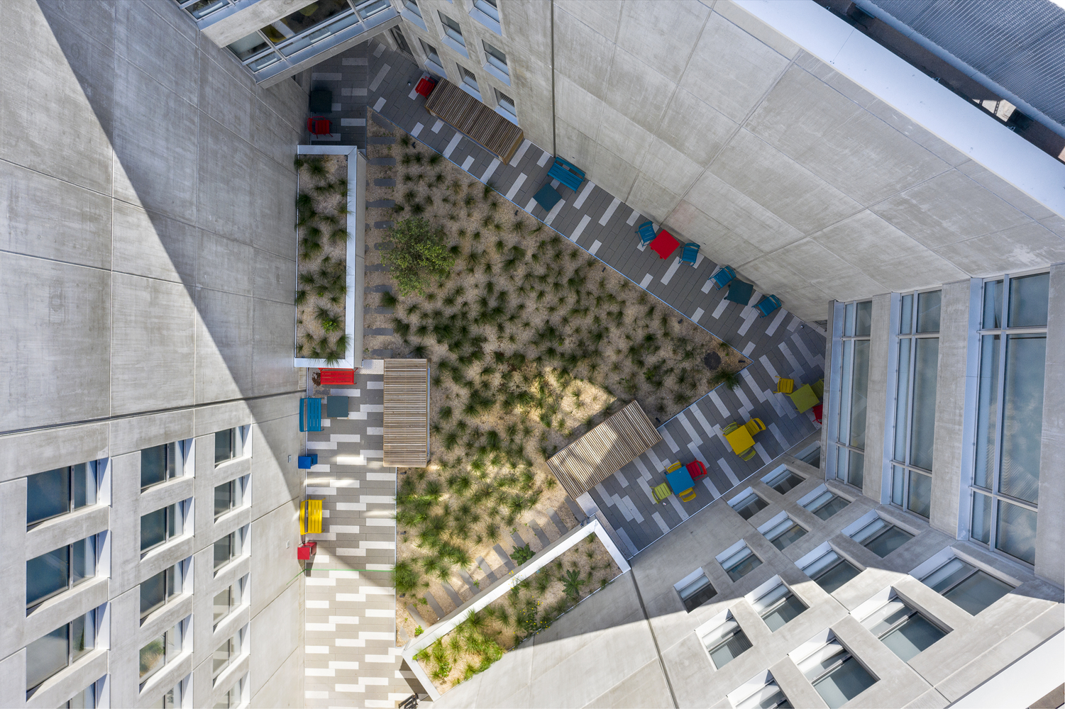 法国 Sebastopol 办公室 · 现代环保建筑的典范-35