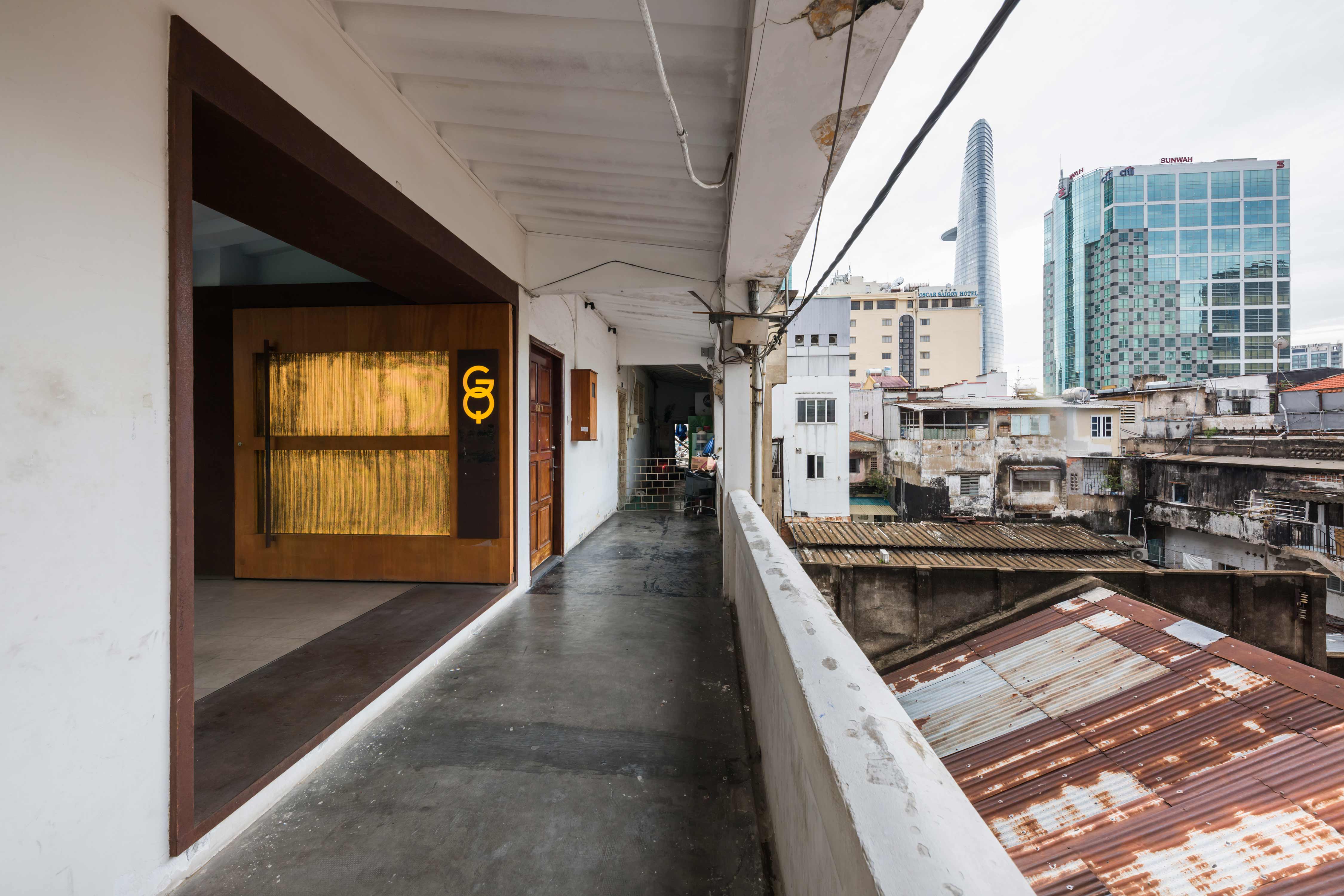 嵌入历史的临时艺术空间-13