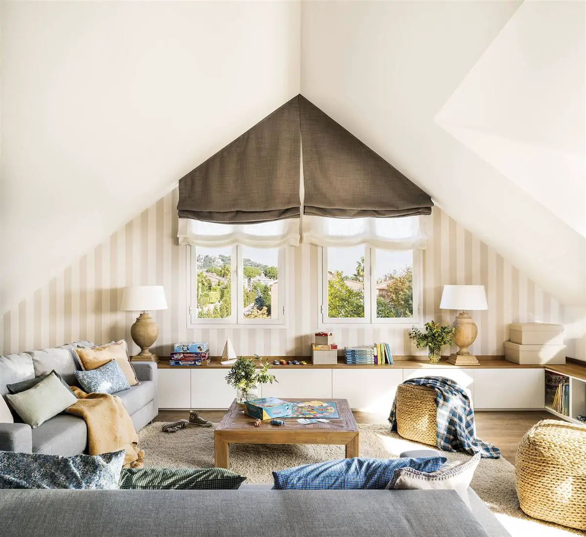 巴塞罗那郊区梦幻之家 | 厨房岛与儿童游戏室的完美结合-8