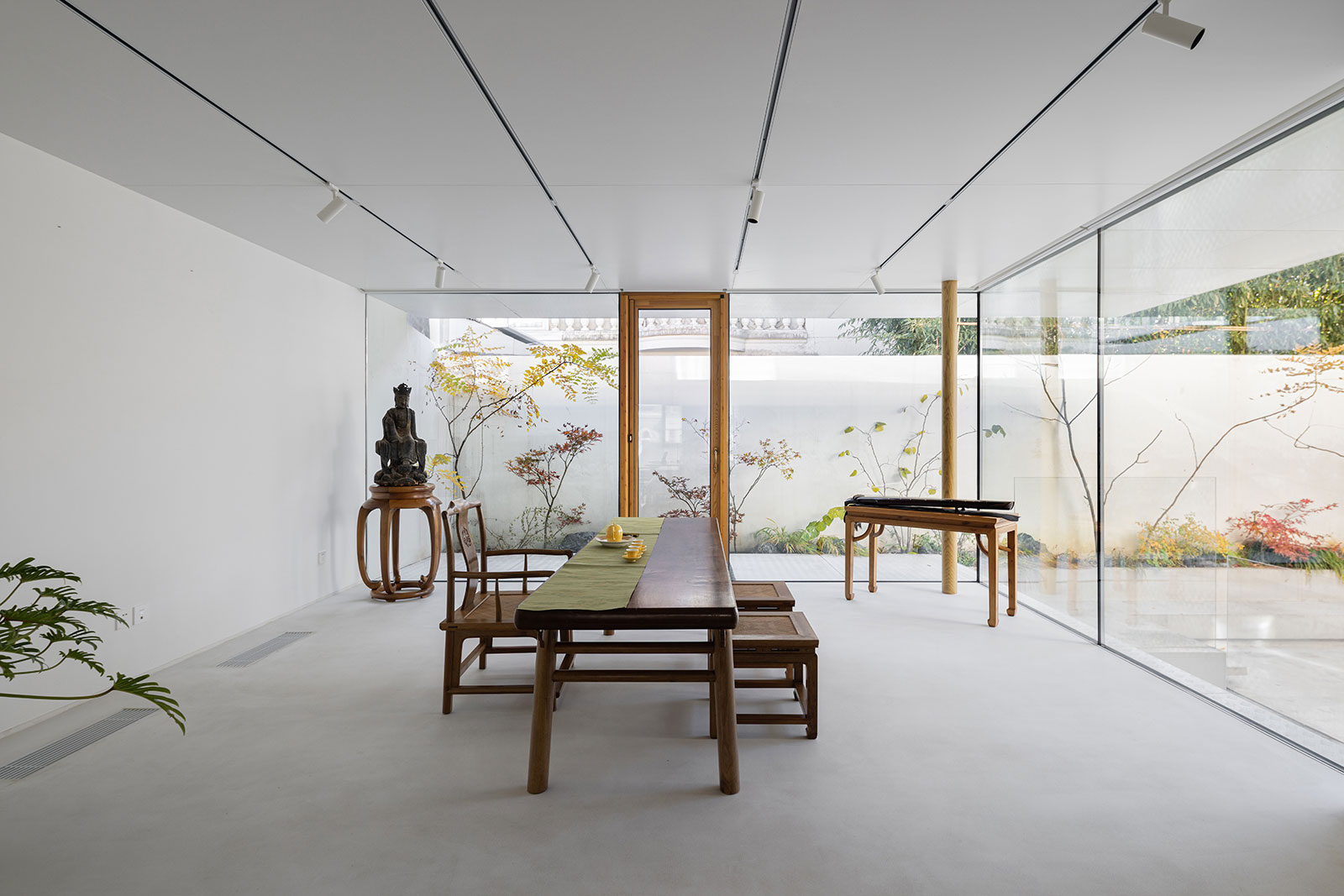 Classic Meets Modern: House Renovation / KiKi ARCHi | ArchEyes-1