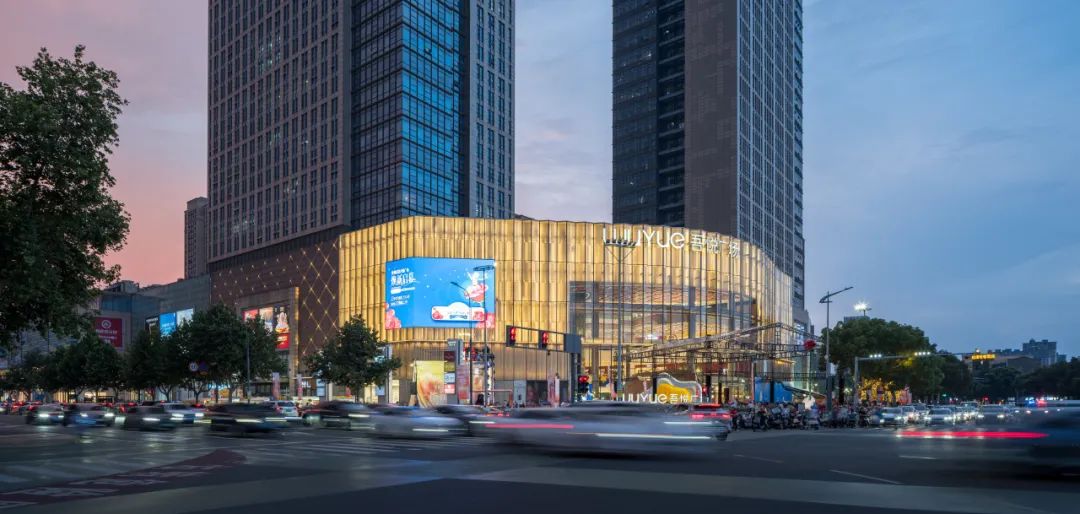 新城控股王晓松莅临揭幕仪式全国首座金标吾悦广场启幕-5