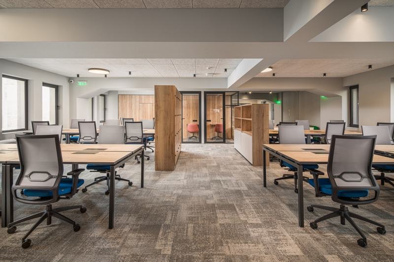 2021年最新联合办公办公室设计 - 米尚丽零售设计网 MISUNLY- 美好品牌店铺空间发现者-6