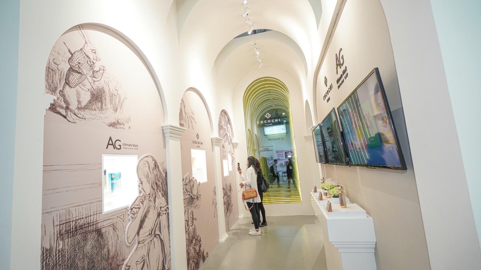 逆境中的璀璨 · COCOCHI 美博会展位设计-8