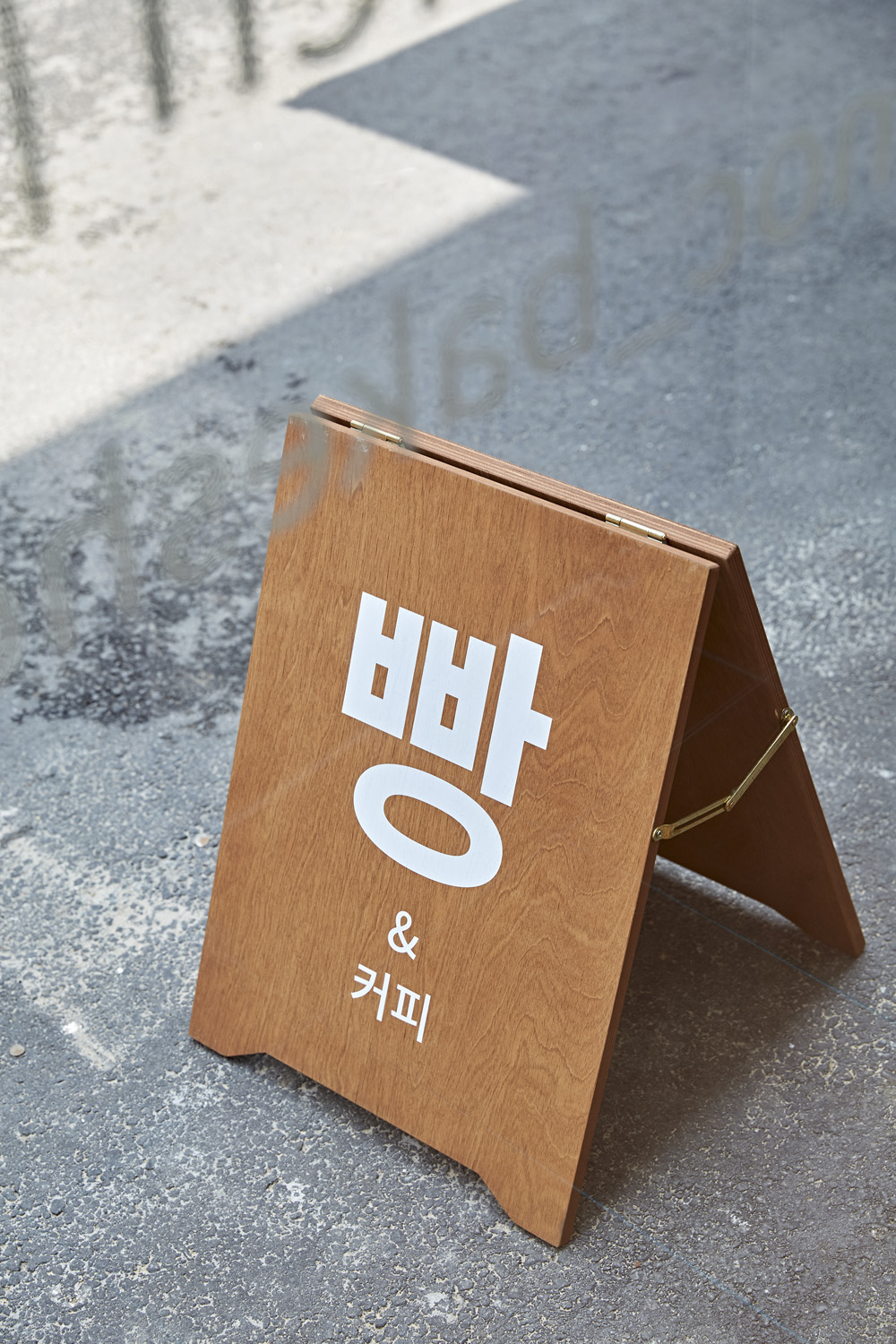 极简白色系 9 坪美式烘焙店-14