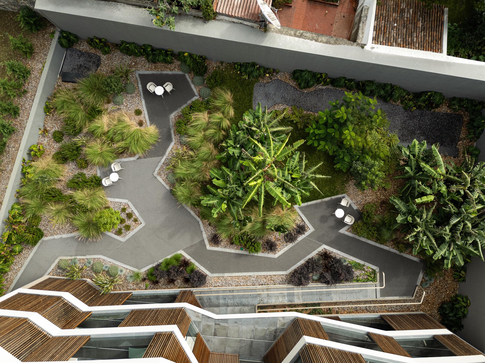 ERNESTO DO CANTO住宅区丨葡萄牙蓬塔德尔加达丨BOX arquitectos-8