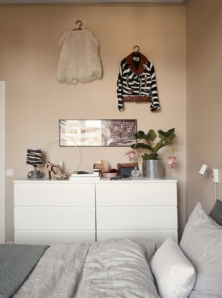 瑞典优雅女性公寓 | 粉色调与 glamour 元素的完美融合-10