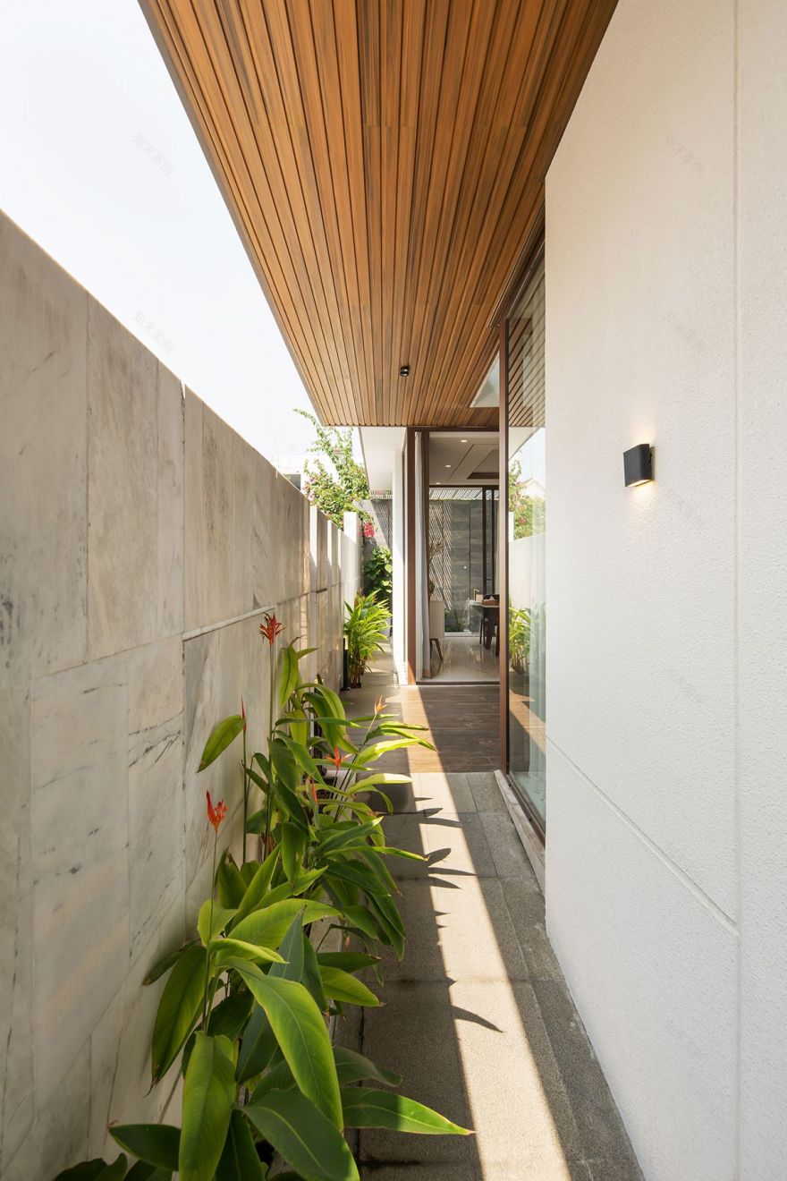 现代绿色环保的越南 Step House 设计-13