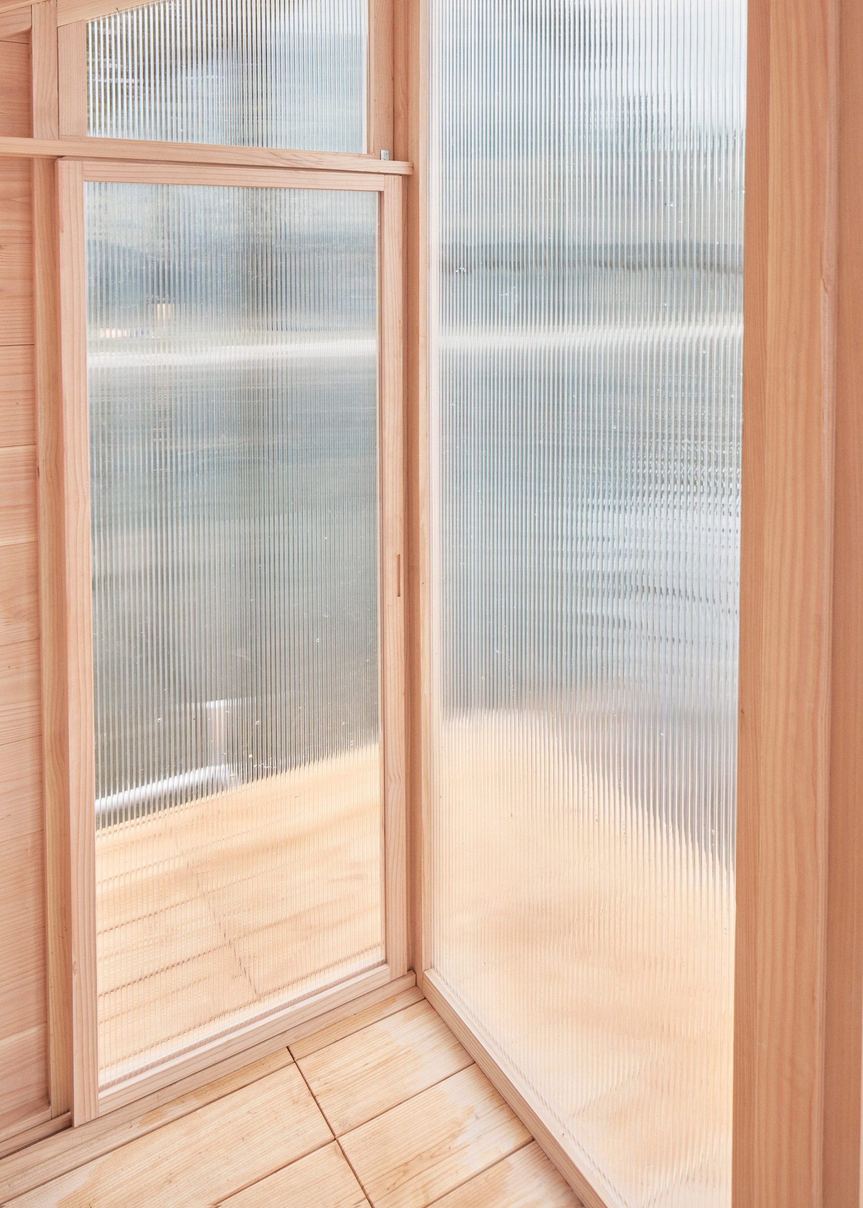 湖上木质漂浮桑拿房——瑞士设计师的微型建筑探索-30