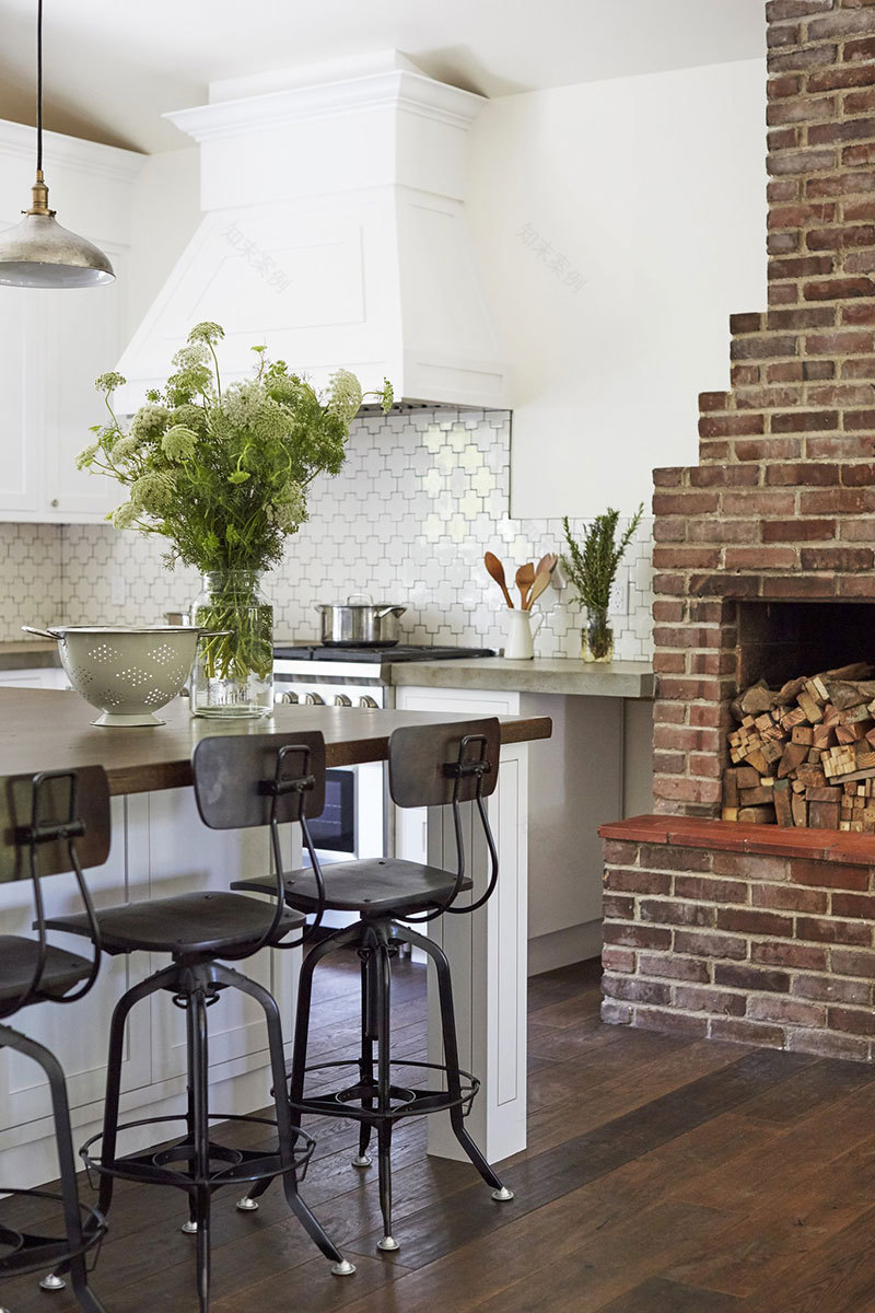 加州自然色调地中海风格别墅-15