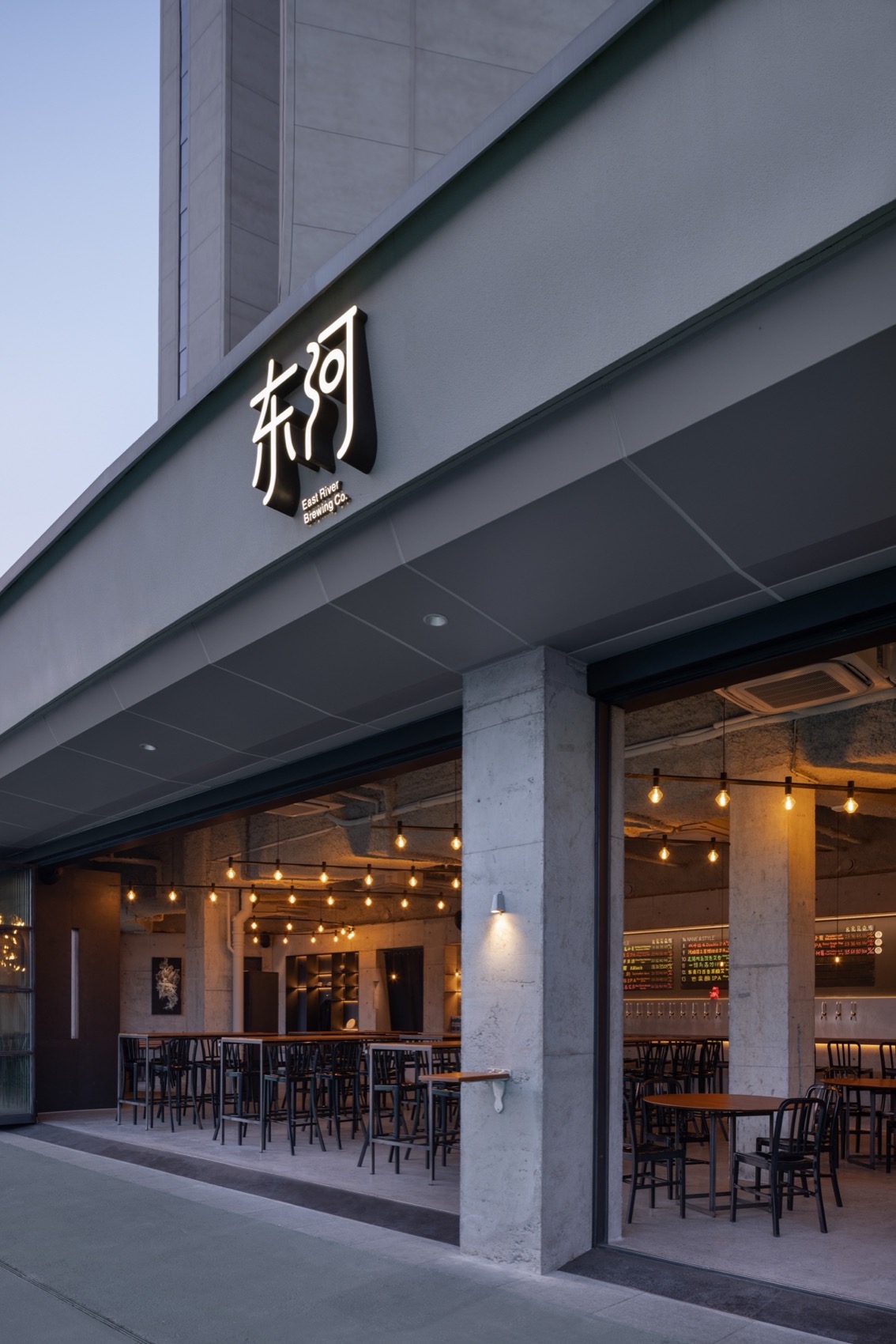 东河精酿 · 杭州黄龙店 / 杭州观堂设计-12