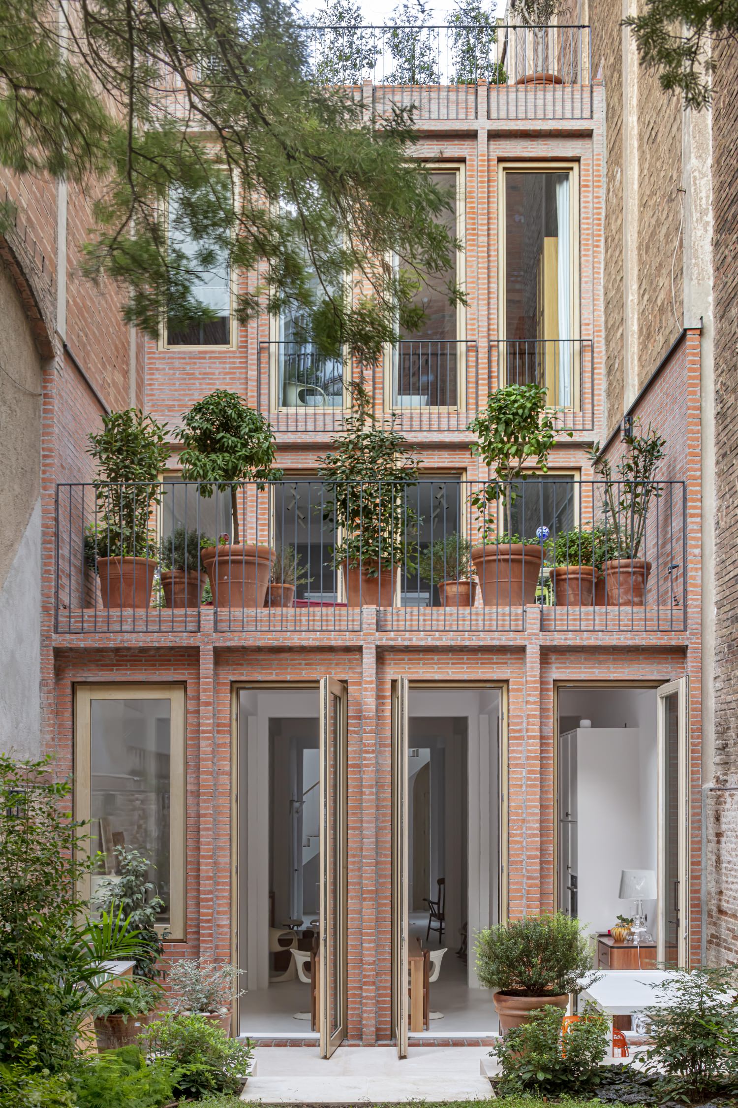 Casa 1616 · 巴塞罗那现代单家庭住宅丨西班牙巴塞罗那丨H Arquitectes-6