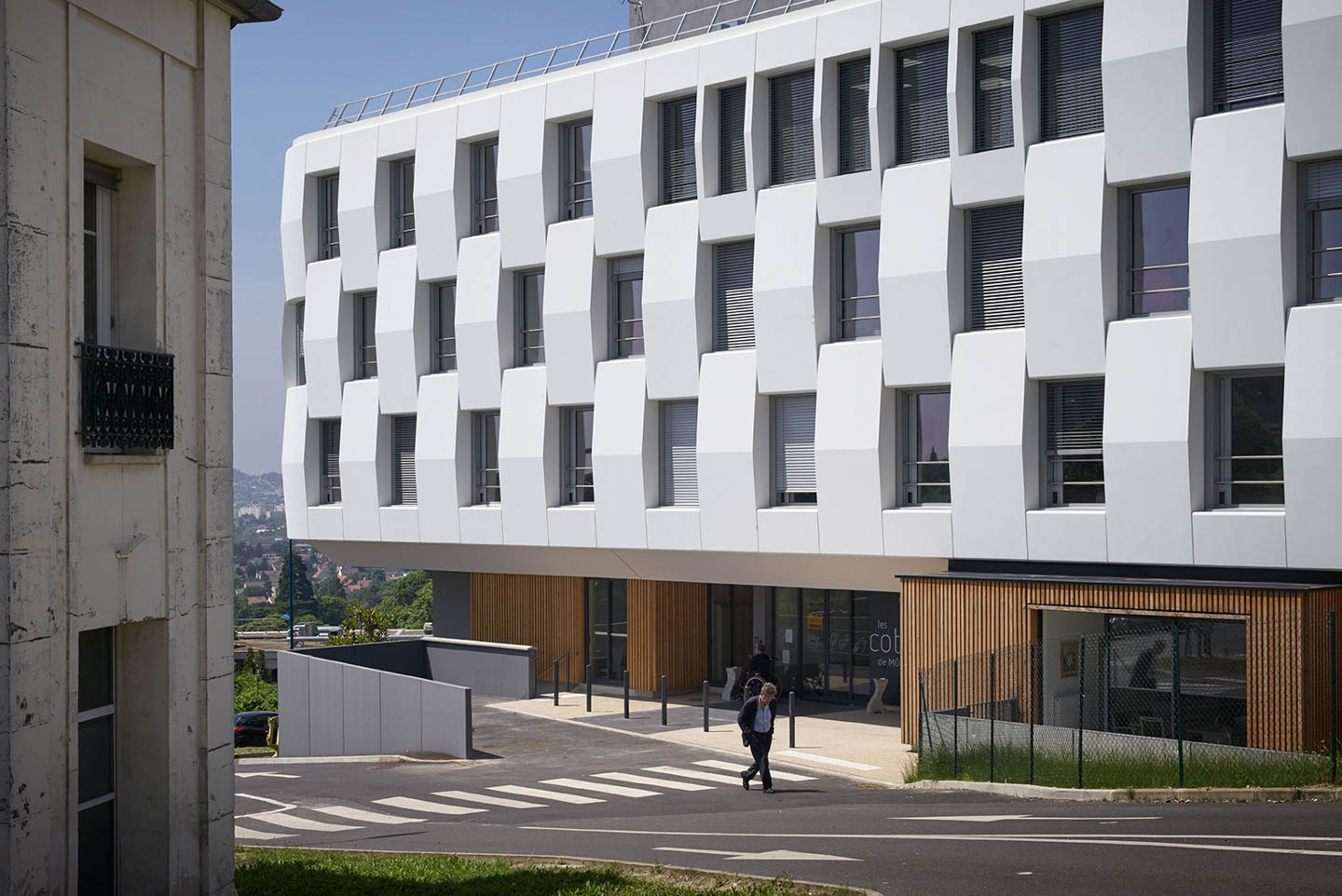 蒙莫朗西养老院

注：EHPAD是法语Établissement d'Hébergement pour Personnes Âgées Dépendantes的缩写，意为失能老人接待机构 ，通俗来说就是养老院Montmorency是一个地名，音译为蒙莫朗西 丨MyanmarMon-22