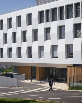 蒙莫朗西养老院

注：EHPAD是法语Établissement d'Hébergement pour Personnes Âgées Dépendantes的缩写，意为失能老人接待机构 ，通俗来说就是养老院Montmorency是一个地名，音译为蒙莫朗西 丨MyanmarMon