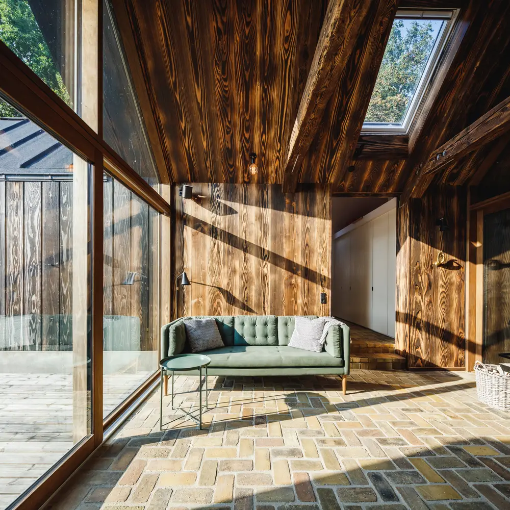 丹麦环保小屋 | 旧木重生，海景尽收眼底-2