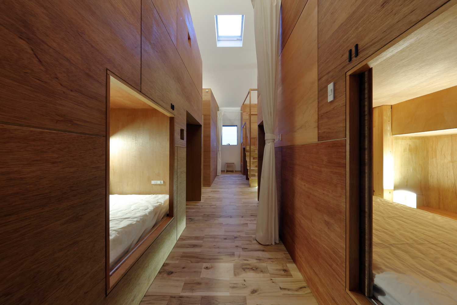 京都传统区位的创新胶囊旅馆设计-38