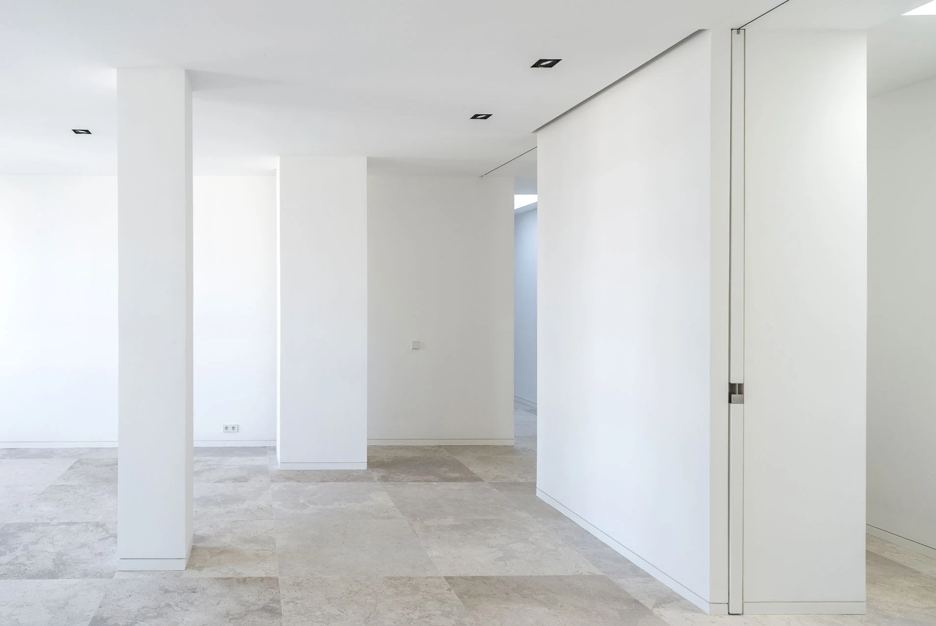 Madrid 复古公寓变宽敞明亮家园丨西班牙马德里丨HOLLEGHA arquitectos-5