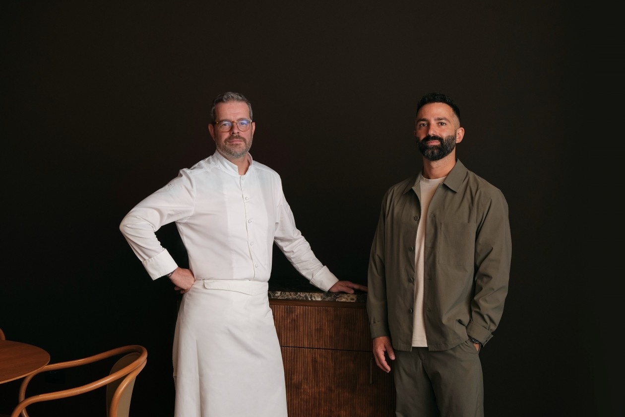 KICK.OFFICE | 一家用色大胆的餐饮空间-3