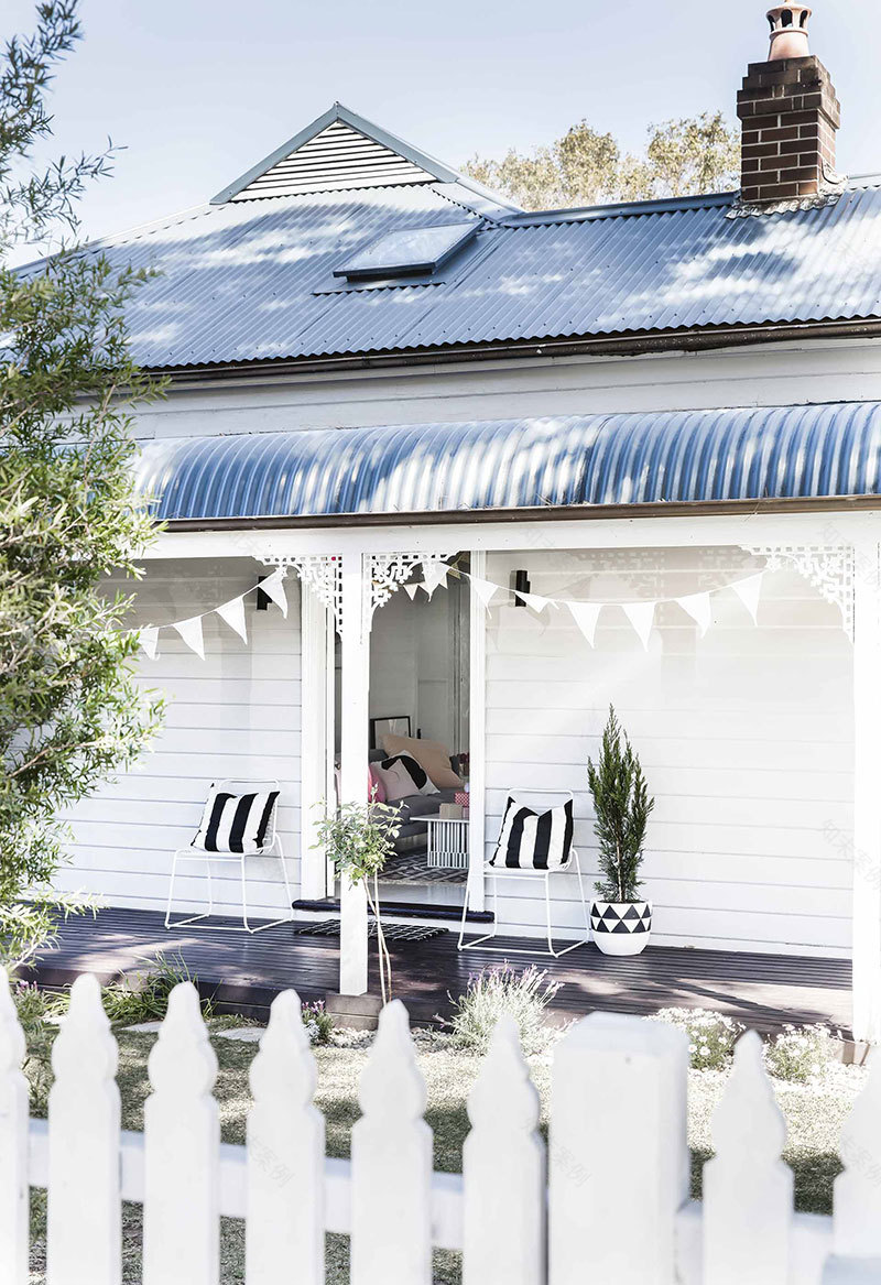 澳大利亚夏日海滩小屋的简约圣诞装饰-13