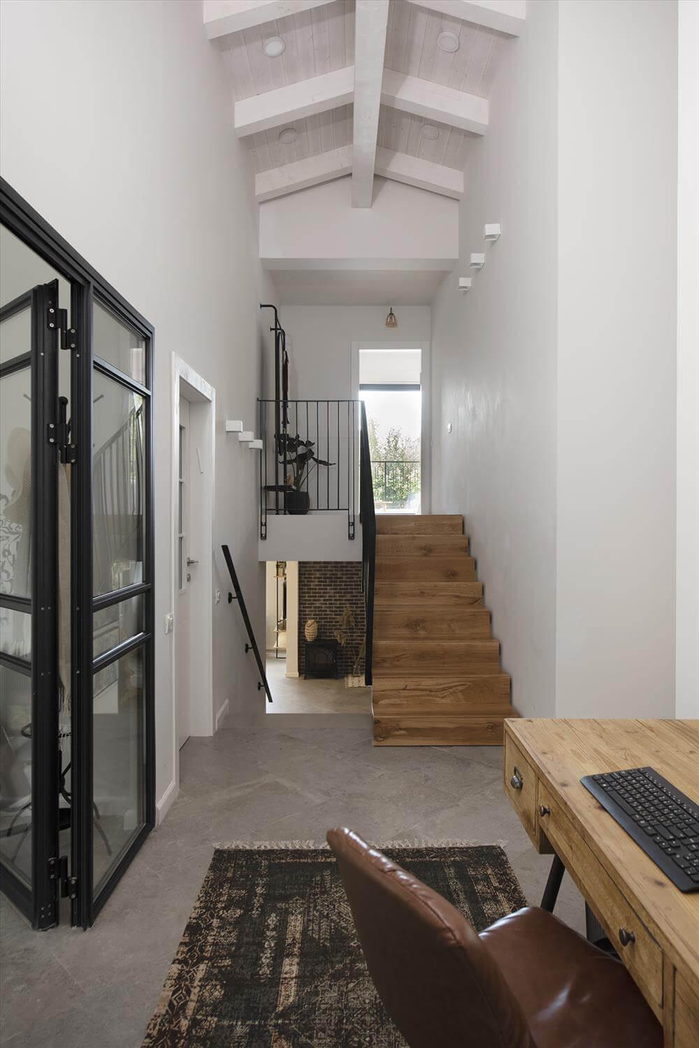 במקום לעבור, לשפץ: 200 מר' של כפריות עכשווית - WALLS : WALLS-56