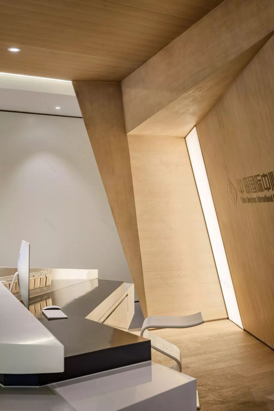 未来之境 | 建筑感与温暖气息的办公室设计-6