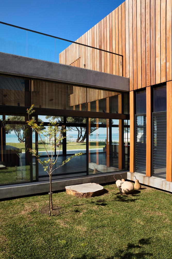 The Sorrento Beach House reflects the transition to a language of spatial openness and less formal restraint   Page 2 of 2   CAANdesign  Architecture and home design blog-1