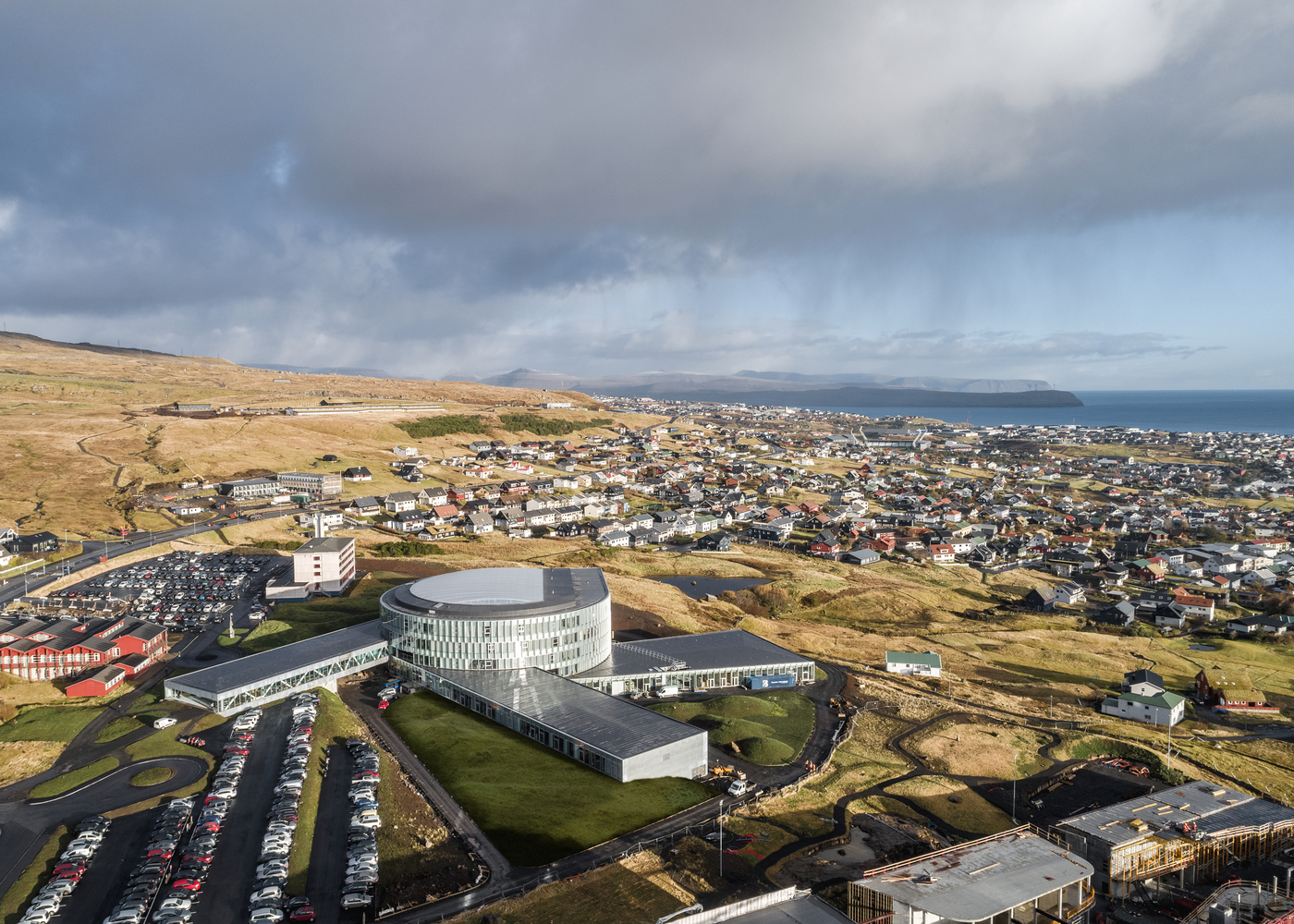 环形庭院中的学习创新基地——Glasir Tórshavn College-43