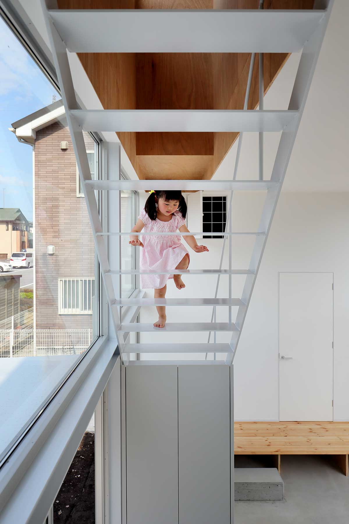 把我安置在家中；为我提供住所（注：由于原表述House ME表意不明确，house作动词有给……提供住处等意思，结合语境不同可能有不同准确表达，以上是较常见可能的翻译） 丨小島光晴建築設計事務所-42