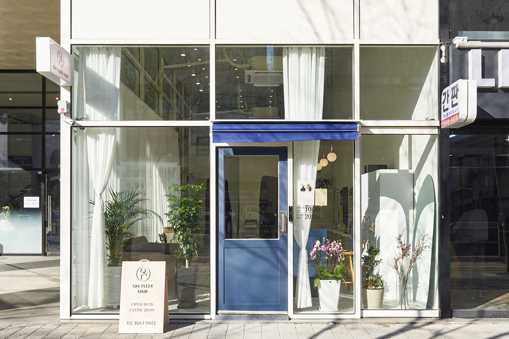 明亮舒适的 17 平米美容室，极简设计的典范-3