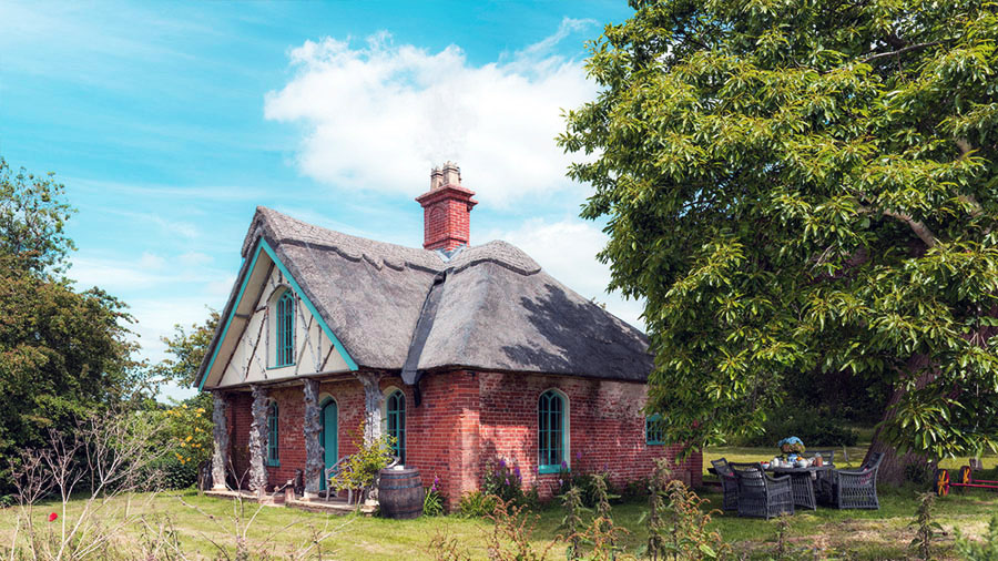 Маленькая дача в Англии посреди леса | 10 фото-5