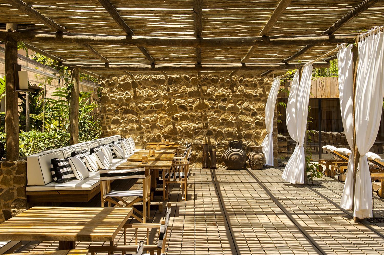 巴西 Hotel TW Guaimbê | 木质环保设计,尽享海滨风光-11