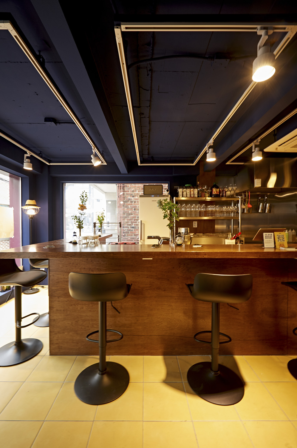 10 坪个性酒吧，展现独特魅力-9