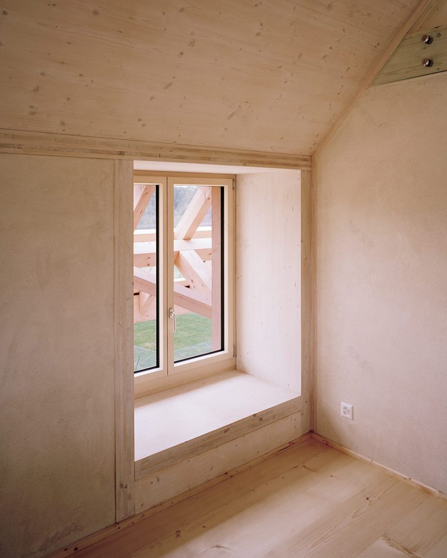 瑞士自给自足现代农舍 | 节能环保,和谐融入环境-16