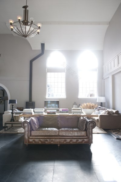 居住于一座前教堂-24