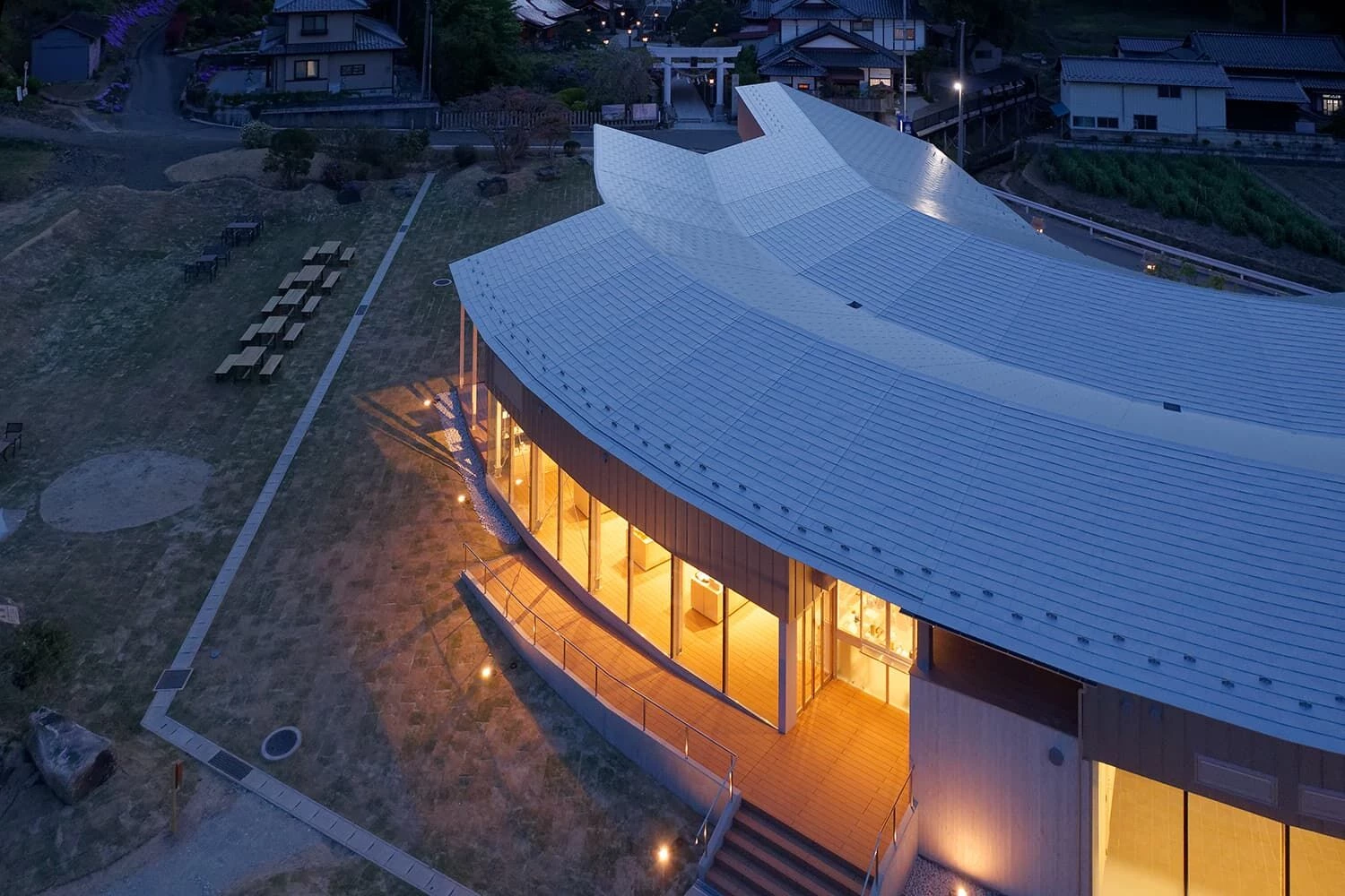 KANAHEBISUI Shrine Gaien SandoTerrace-33