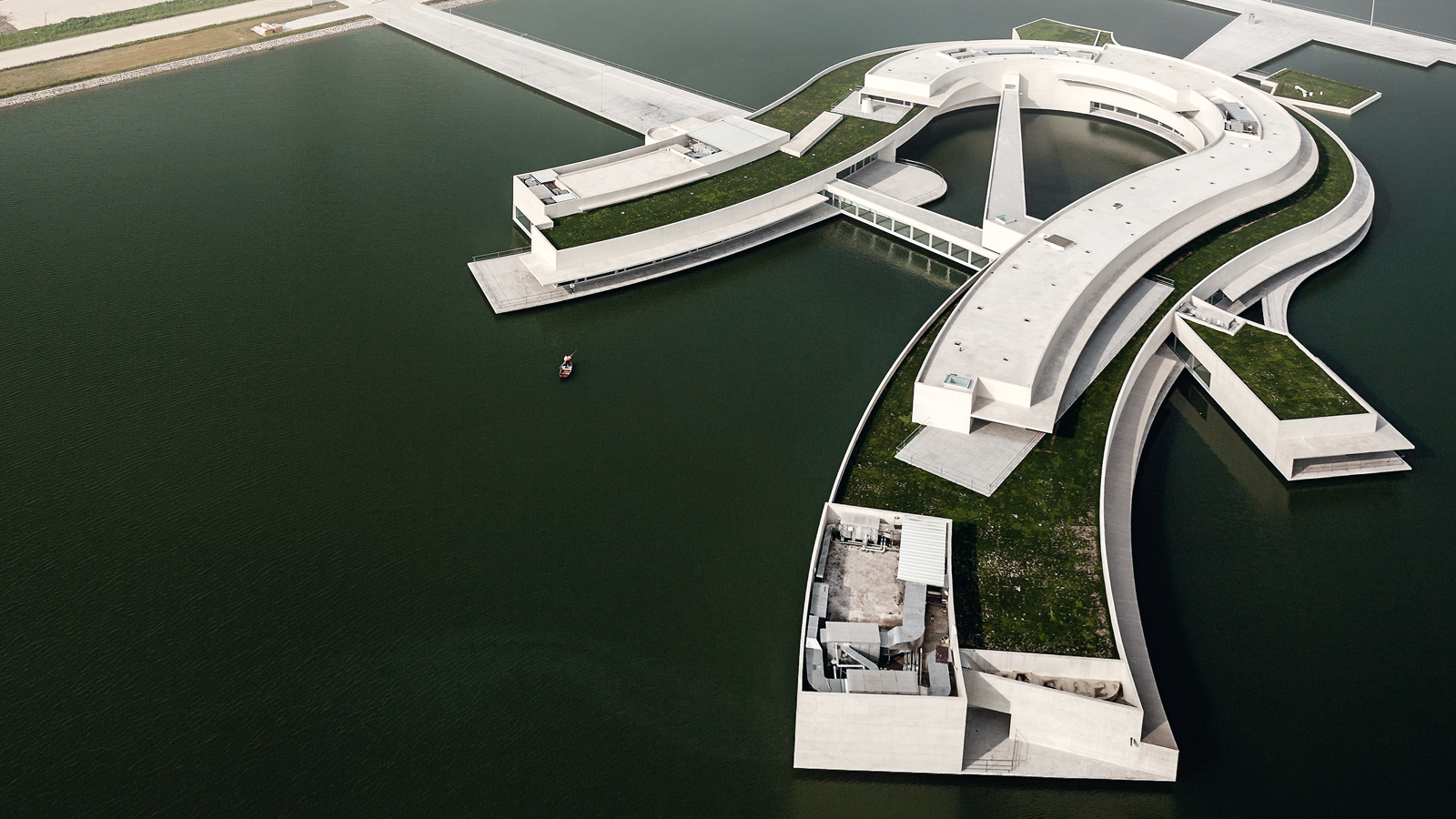 江苏淮安化工公司办公室-- 水畔龙盘的设计魅力-0