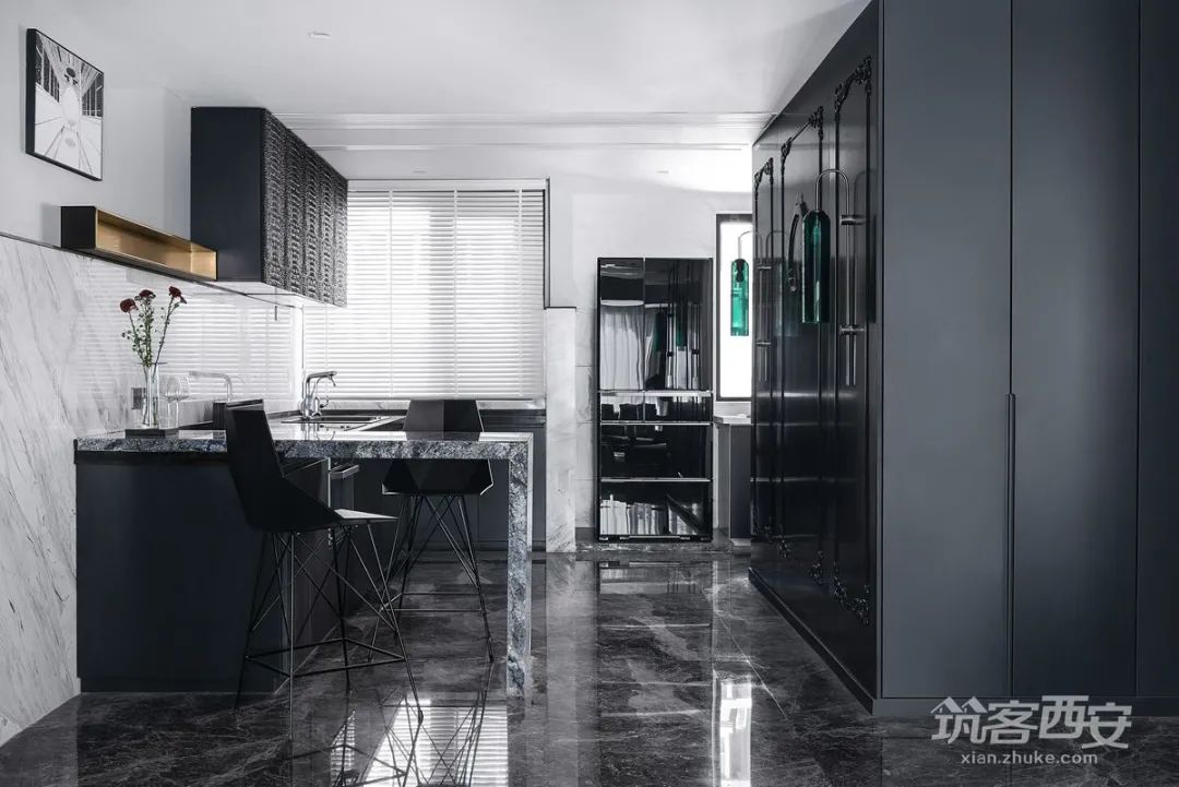 极致黑韵,红杉·陈醉打造西安 360㎡顶跃艺术宅-49