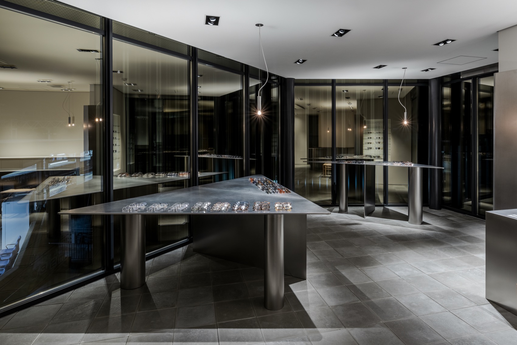 芦屋眼镜店
注:ASHIYA常见为日本地名芦屋,光学商店一般可理解为眼镜店 丨日本兵库丨RID-5