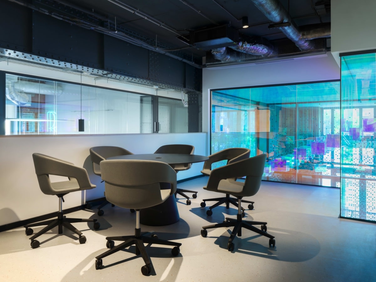 俄罗斯 Raiffeisen TechCenter 办公室丨俄罗斯鄂木斯克丨IND Architects-18