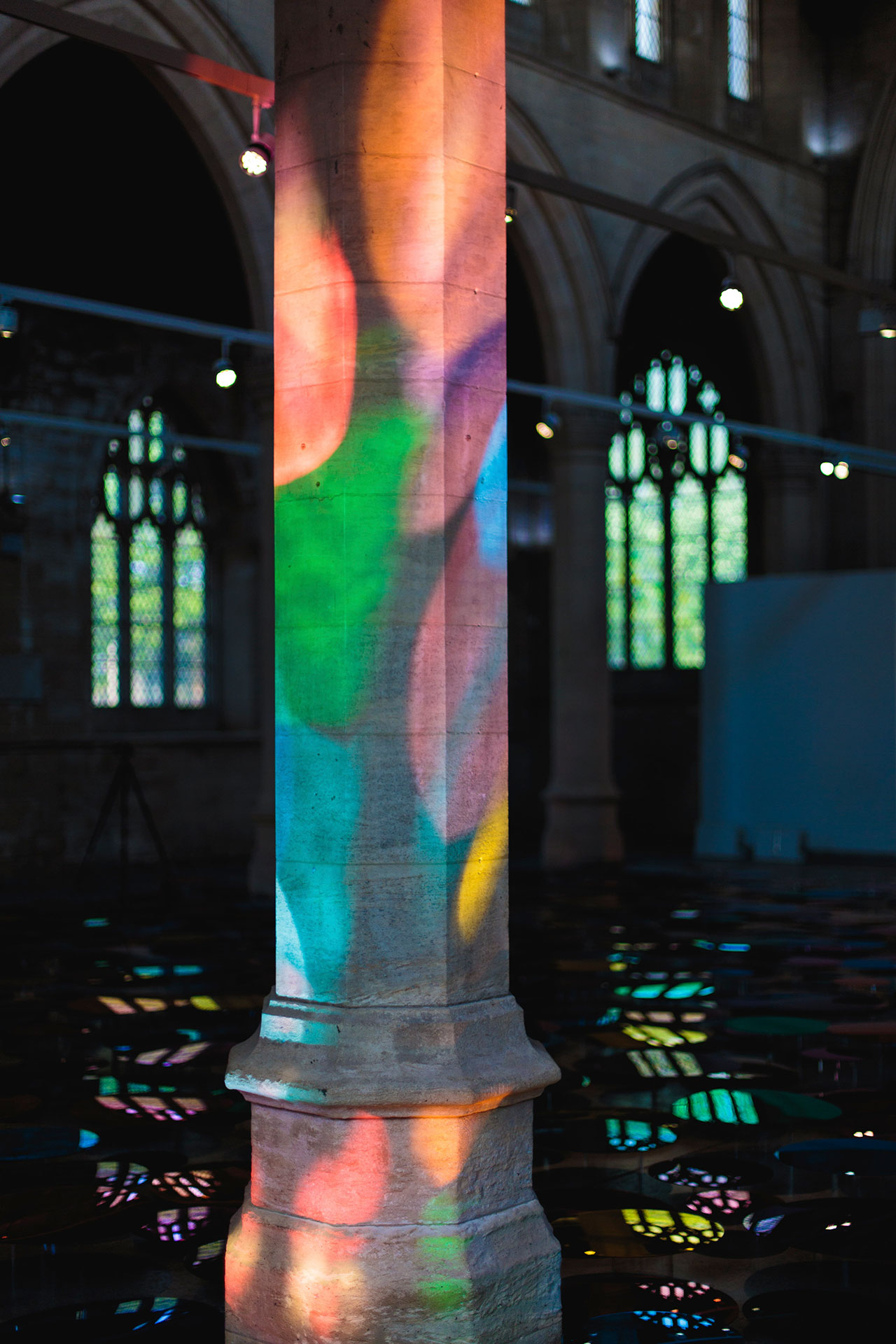 彩光舞影 | 英国艺术家 Liz West 打造彩色镜面装置艺术-37