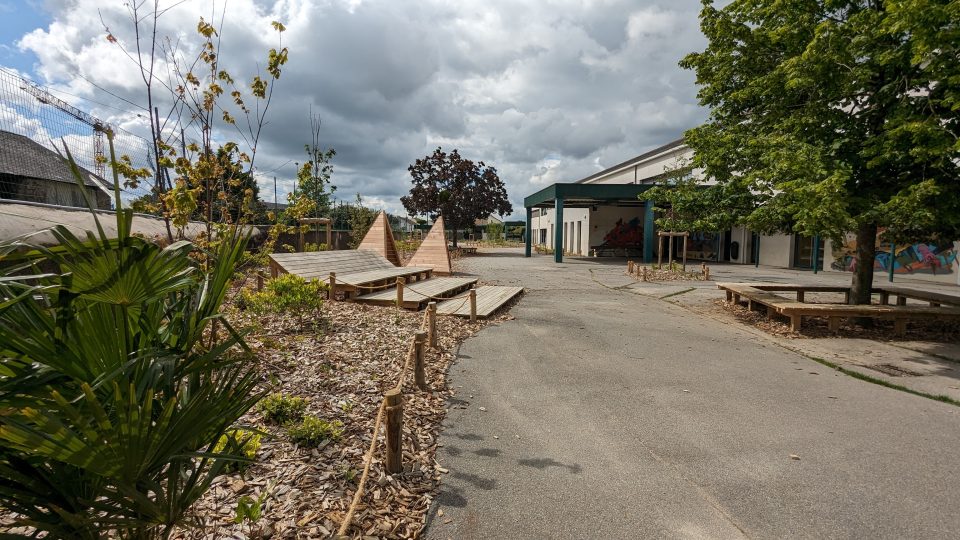 罗伯特·巴丹泰小学操场改造项目丨法国丨SUPER 8  城市规划与景观设计师-4