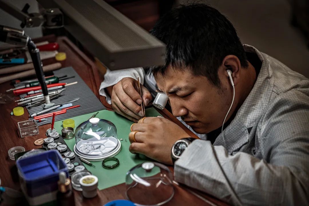 柔软的时间 | R.Pulses Watch Care 腕表维修店的创新设计-8