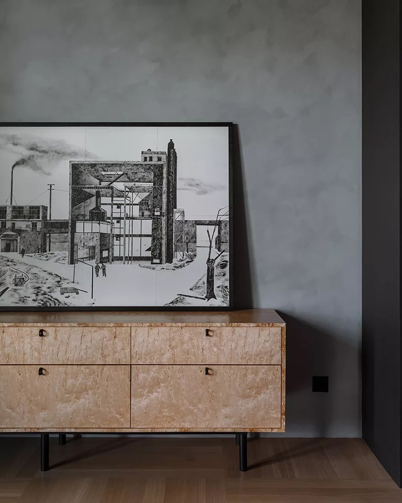 设计师打造 70㎡暗色调极简公寓，木质元素增添暖意-12