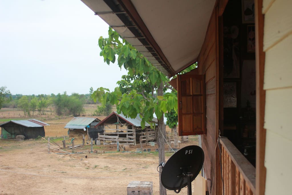 泰式两层半砖半木风格住宅-10