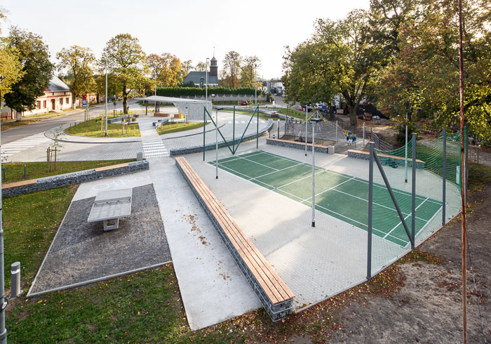 瓦韦尔尼察的乡村广场-11